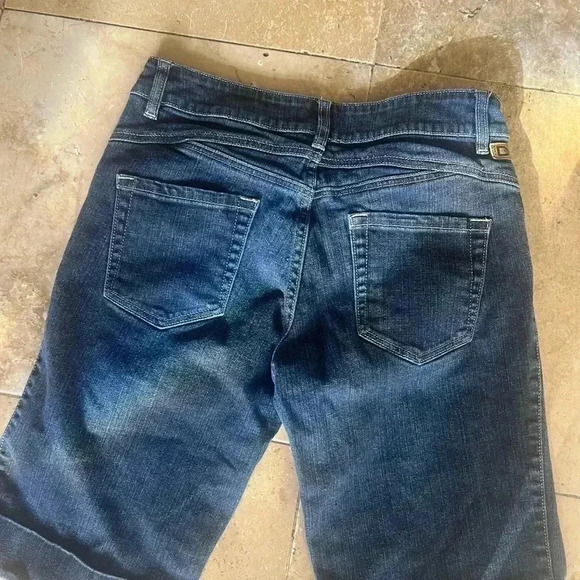 DKNY Bermuda Jean shorts. Size 8 excellent condition. Cuff hem. - Picture 6 of 14